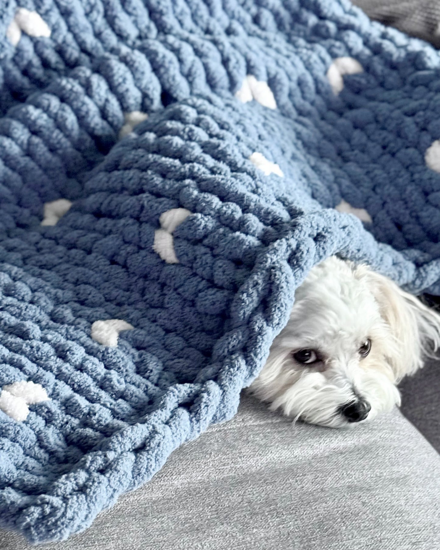 Hand-Knit Chunky Blanket (Blue Heart)