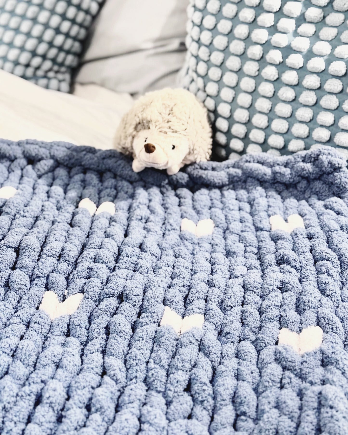 Hand-Knit Chunky Blanket (Blue Heart)